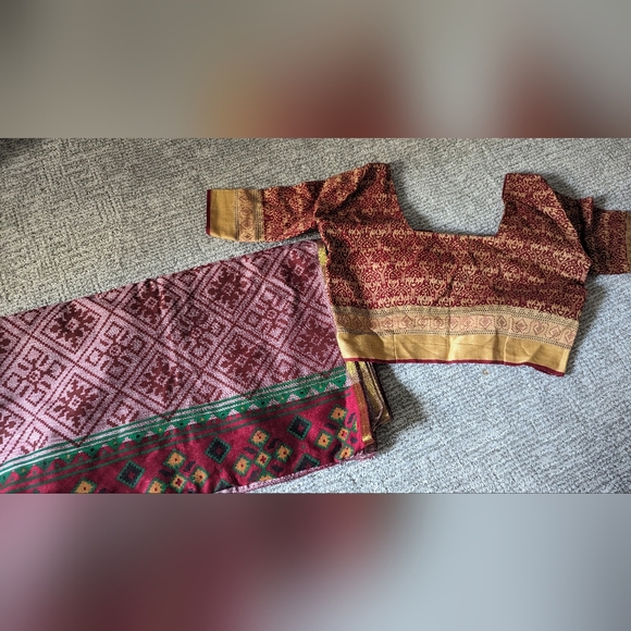 Red Patterned Saree & Matching Blouse - Picture 1 of 3
